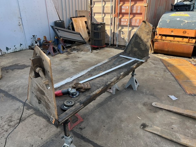 Machine bucket repair