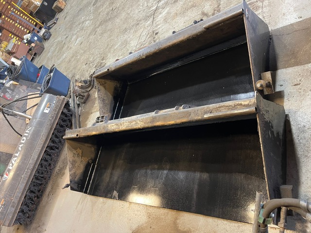 Machine bucket repair